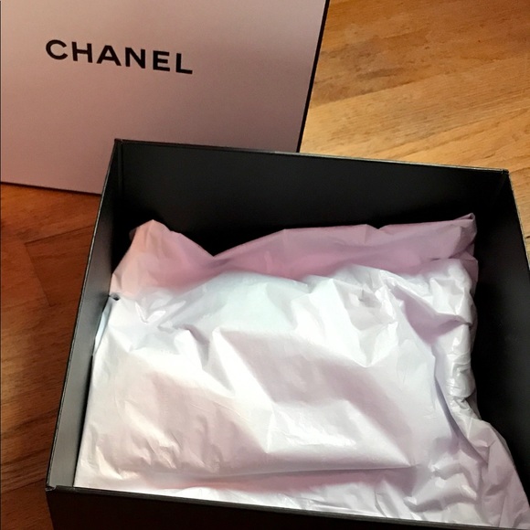 Chanel EMPTY gift box ! PERFECT CONDITION - Picture 4 of 7